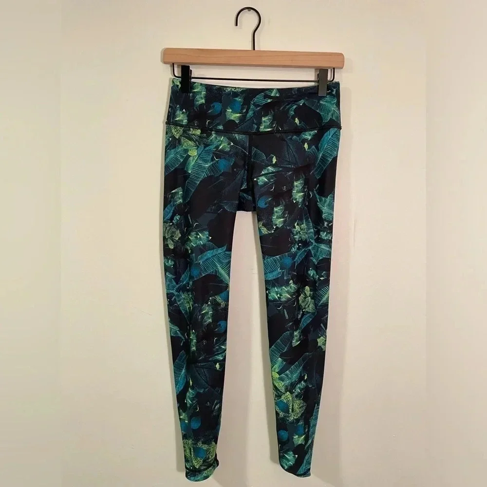 WITH Wear It To Heart Reversible Print Leggings Size Small Navy/Jungle Print EUC